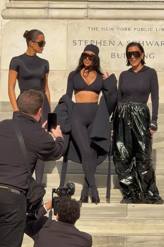 Kim Kardashian photo 9 of 4170