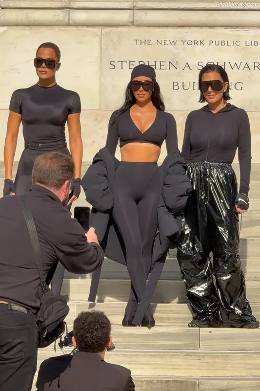 Kim Kardashian photo 11 of 4170