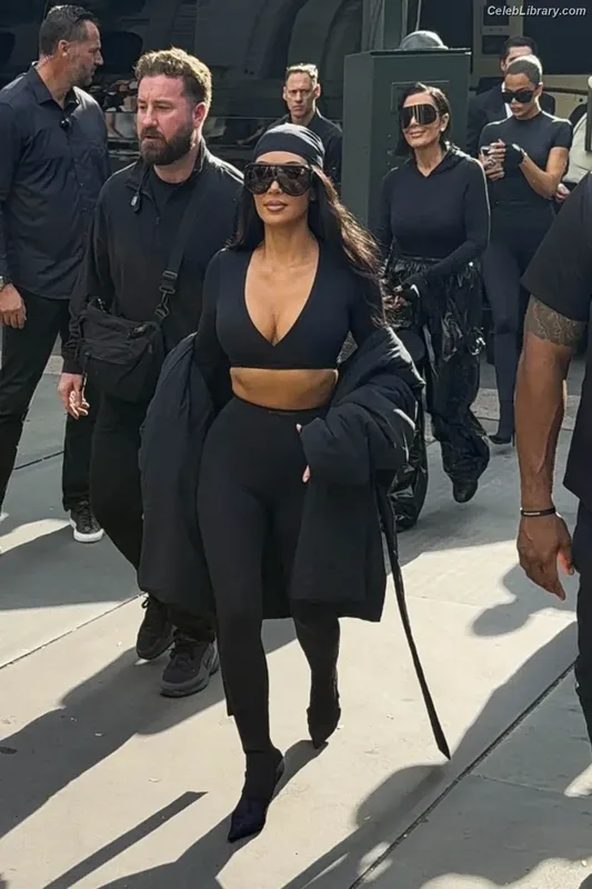 Kim Kardashian photo 13 of 4170