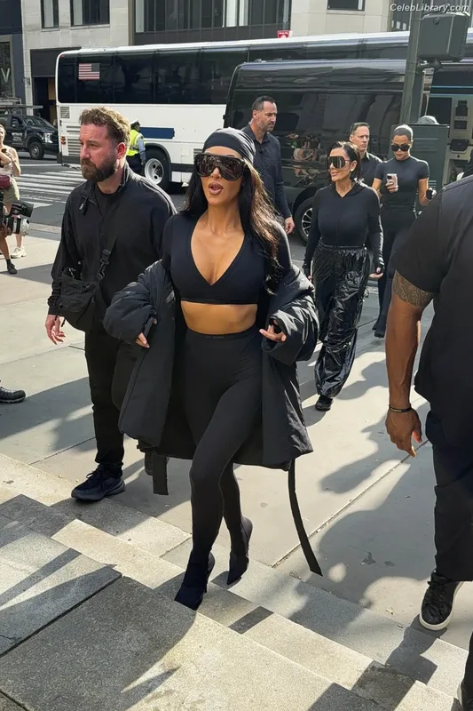 Kim Kardashian photo 14 of 4170