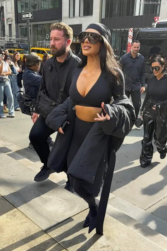 Kim Kardashian photo 15 of 4170
