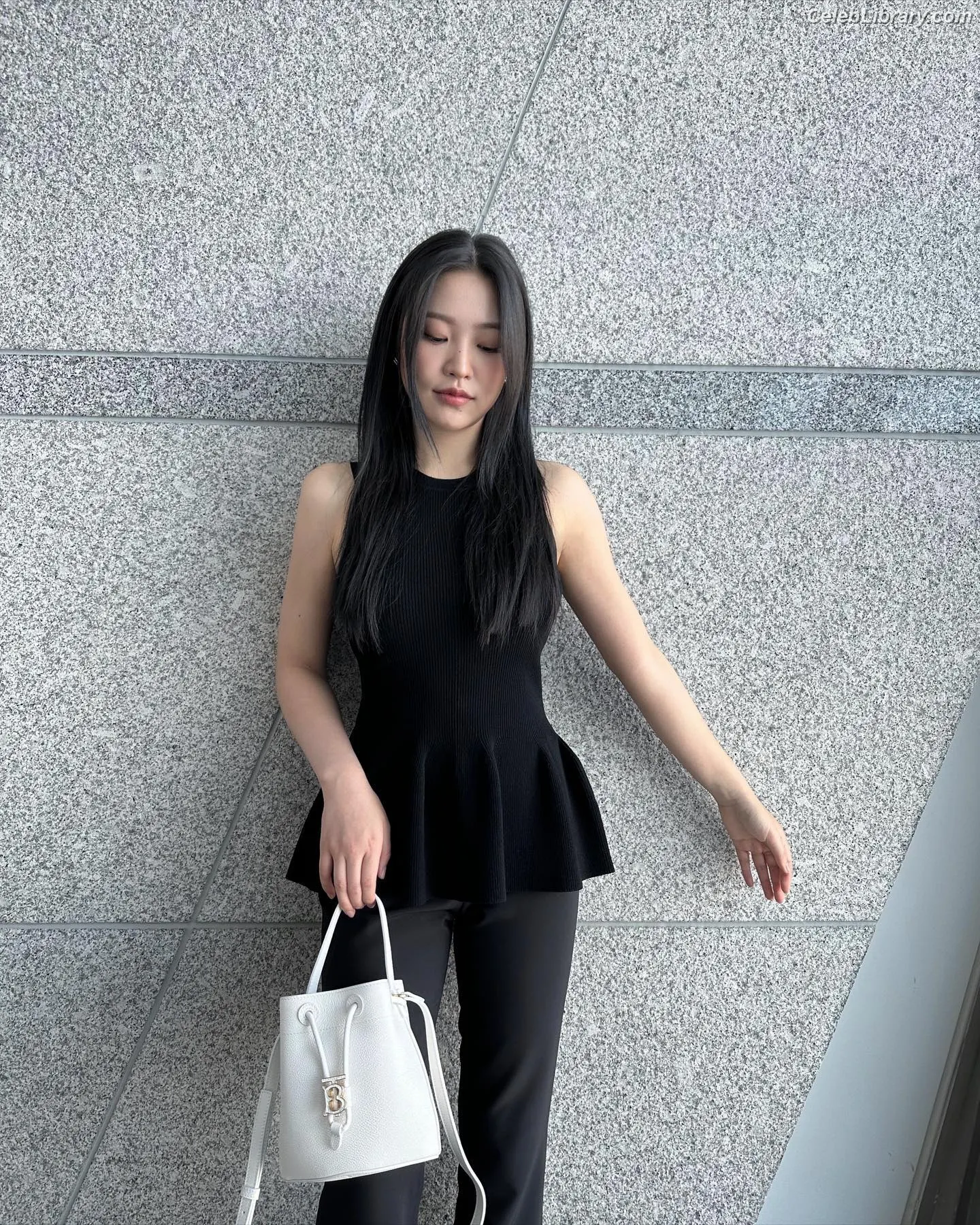 Kim Ye-rim (Yeri - Red Velvet) photo 1 of 106