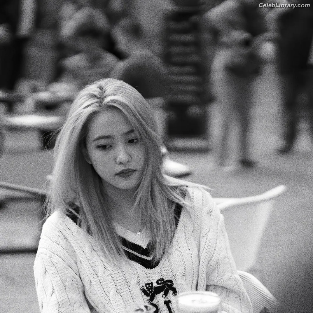 Kim Ye-rim (Yeri - Red Velvet) photo 5 of 106