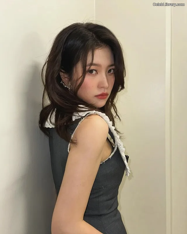 Kim Ye-rim (Yeri - Red Velvet) photo 2 of 107