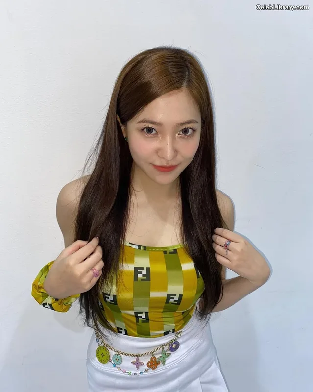 Kim Ye-rim (Yeri - Red Velvet) photo 7 of 107