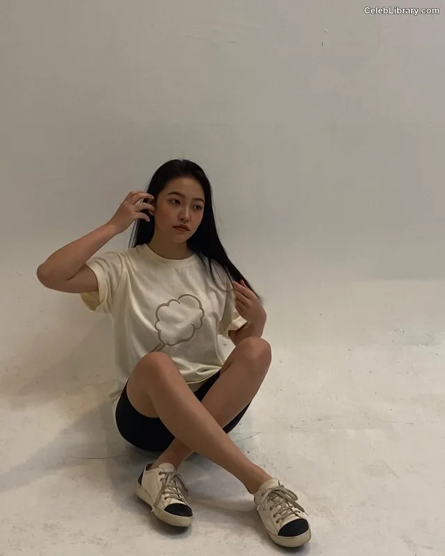 Kim Ye-rim (Yeri - Red Velvet) photo 22 of 107