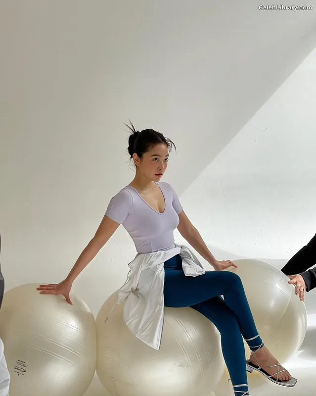 Kim Ye-rim (Yeri - Red Velvet) photo 1 of 107