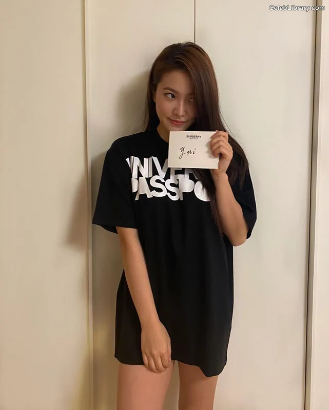 Kim Ye-rim (Yeri - Red Velvet) photo 20 of 107
