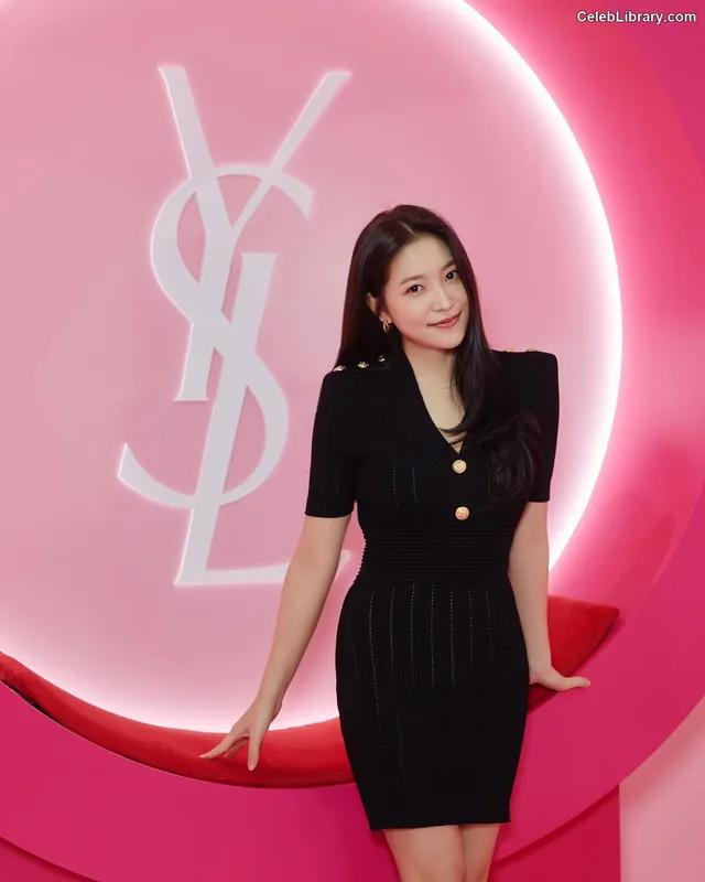 Kim Ye-rim (Yeri - Red Velvet) photo 3 of 107