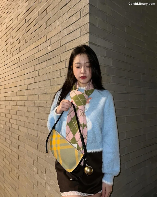 Kim Ye-rim (Yeri - Red Velvet) photo 23 of 107