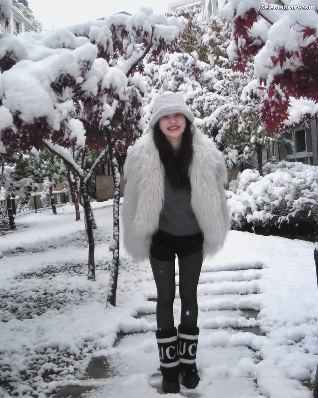 Kim Ye-rim (Yeri - Red Velvet) photo 3 of 107