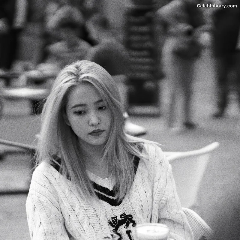 Kim Ye-rim (Yeri - Red Velvet) photo 5 of 107