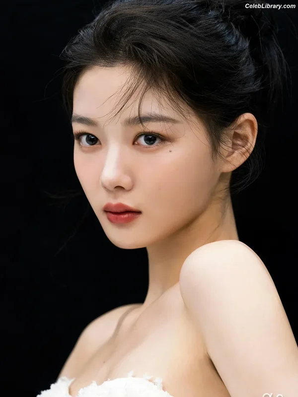 Kim Yoo Jung photo 15 of 139