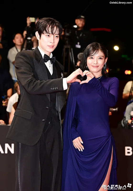 Kim Yoo Jung photo 2 of 139