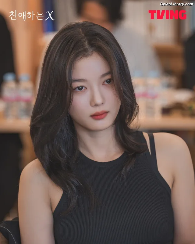 Kim Yoo Jung photo 3 of 139