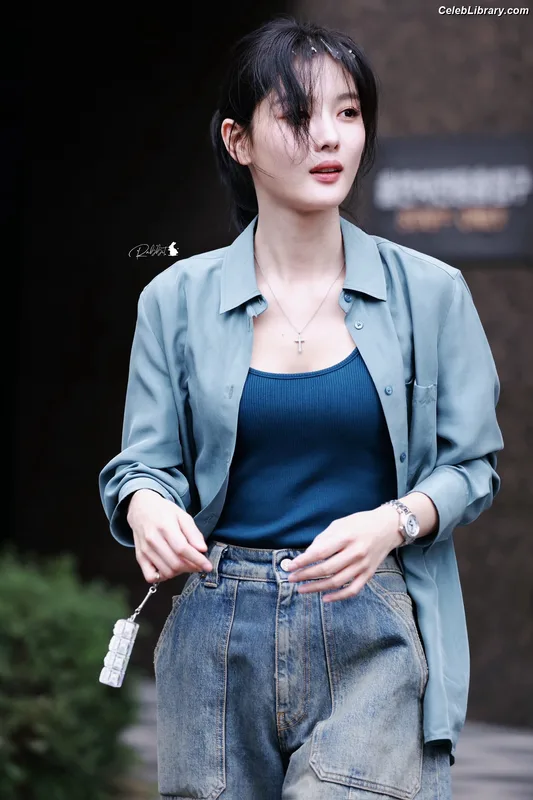 Kim Yoo Jung photo 5 of 139