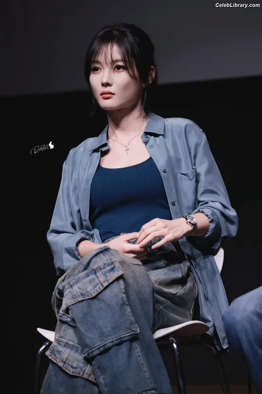 Kim Yoo Jung photo 15 of 139