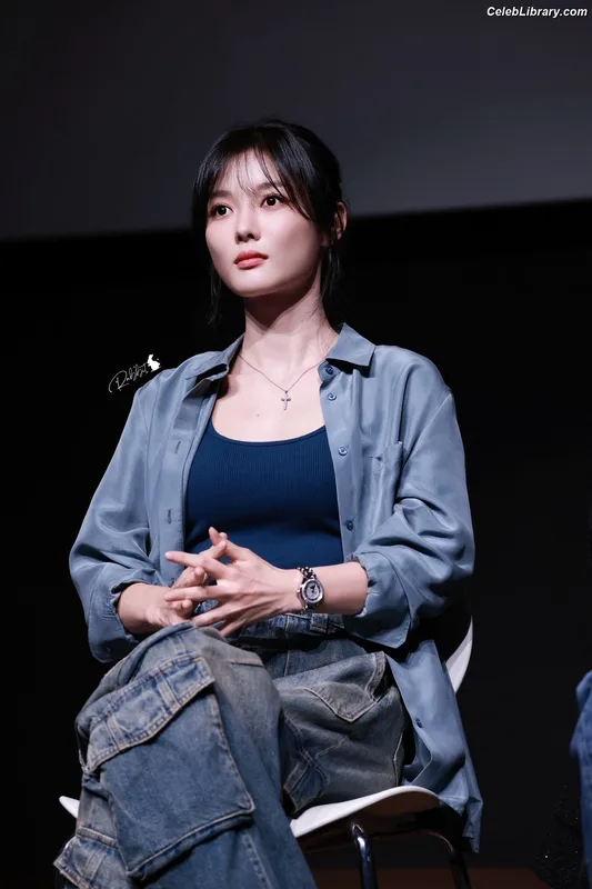 Kim Yoo Jung photo 13 of 139