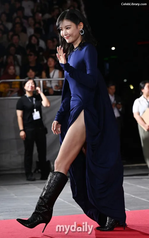 Kim Yoo Jung photo 18 of 139
