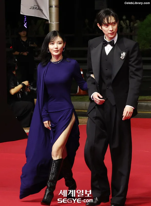 Kim Yoo Jung photo 16 of 139