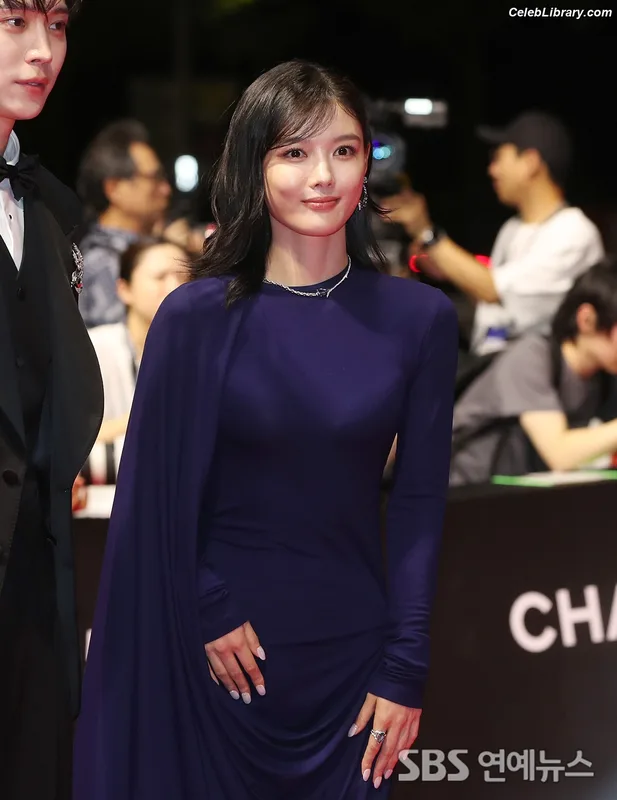 Kim Yoo Jung photo 14 of 139
