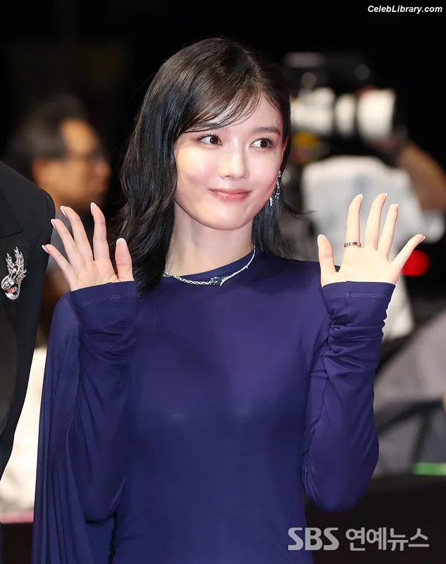 Kim Yoo Jung photo 9 of 139