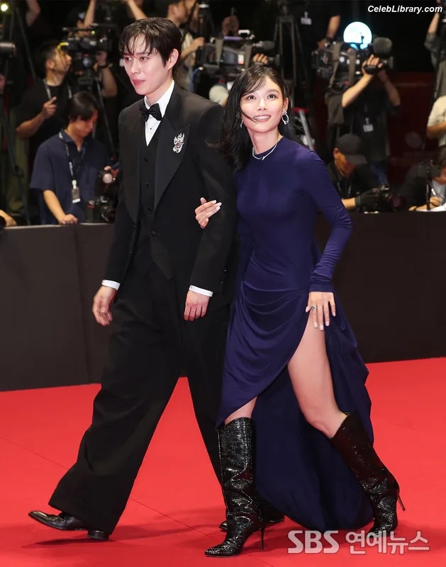 Kim Yoo Jung photo 13 of 139
