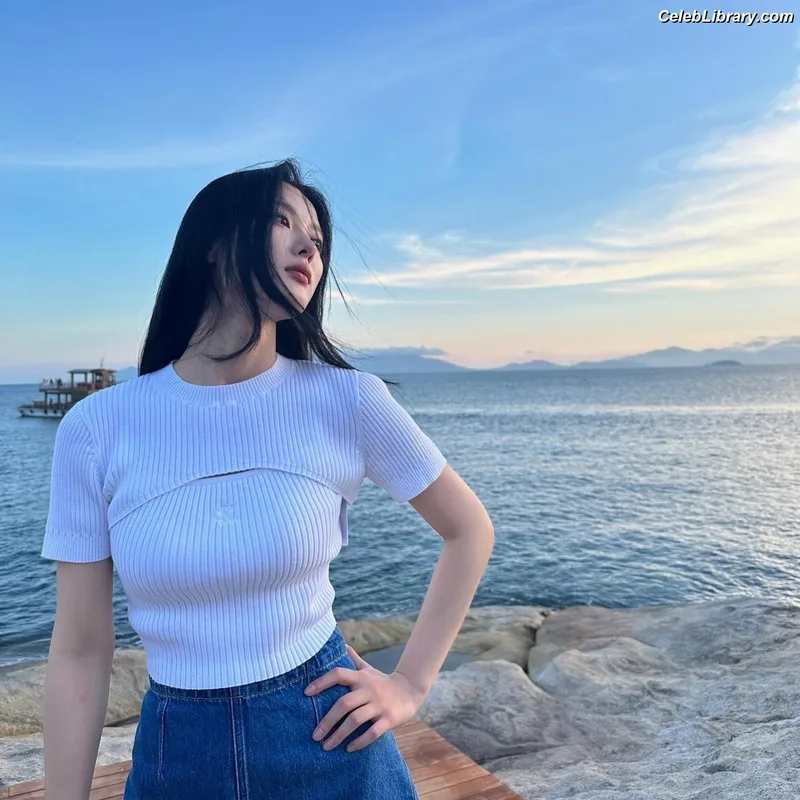 Kim Yoo Jung photo 12 of 139