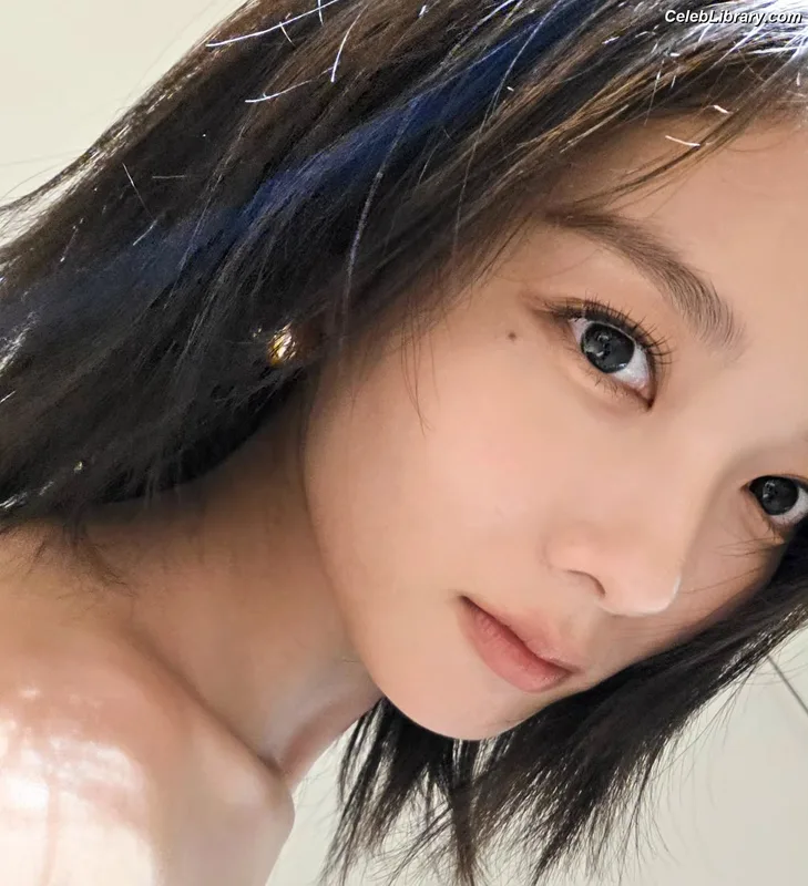 Kim Yoo Jung photo 4 of 139