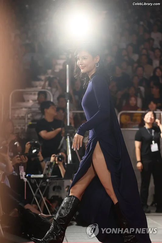 Kim Yoo Jung photo 18 of 139
