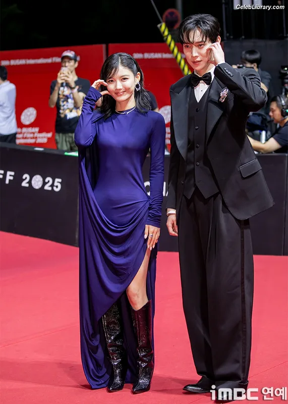 Kim Yoo Jung photo 24 of 139