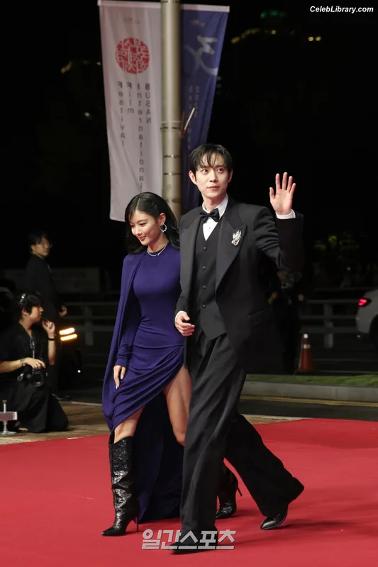 Kim Yoo Jung photo 6 of 139