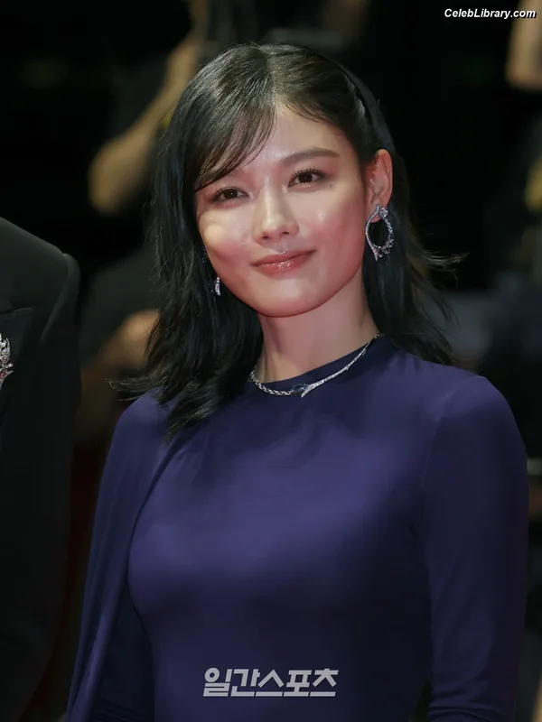 Kim Yoo Jung photo 7 of 139