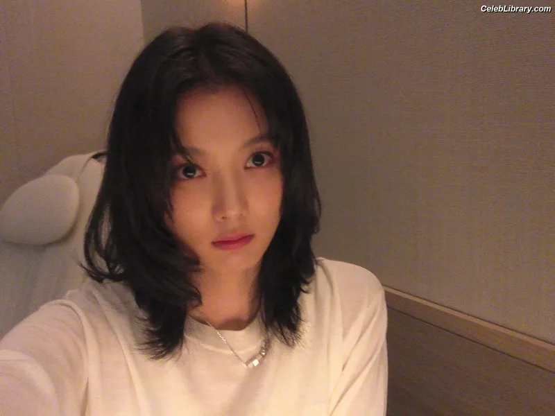 Kim Yoo Jung photo 22 of 139
