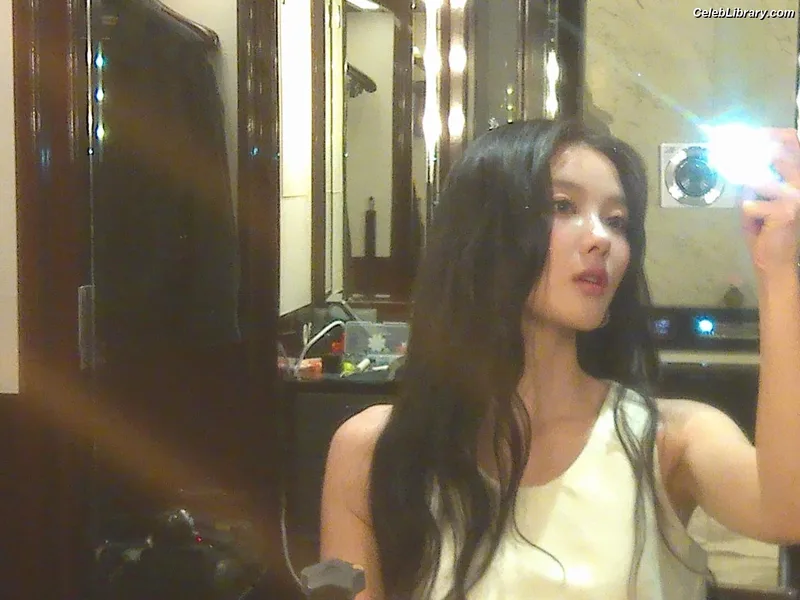 Kim Yoo Jung photo 15 of 139