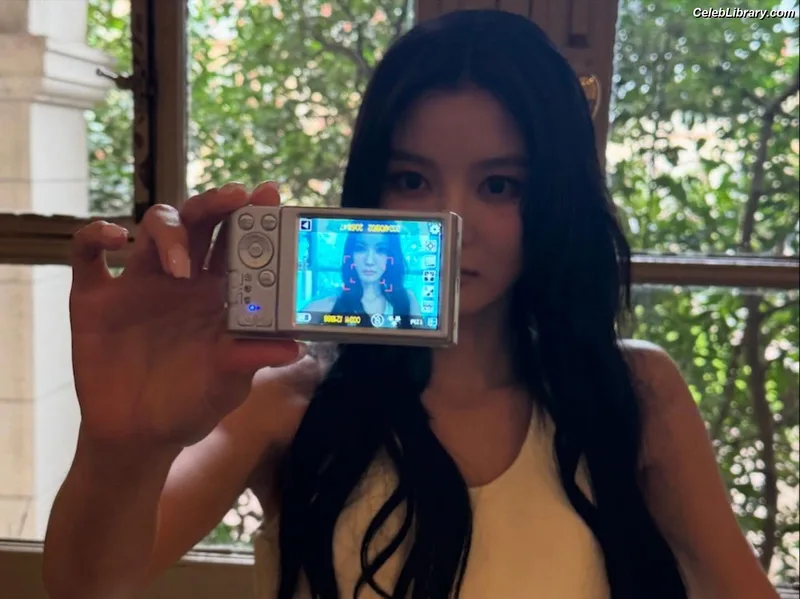 Kim Yoo Jung photo 16 of 139