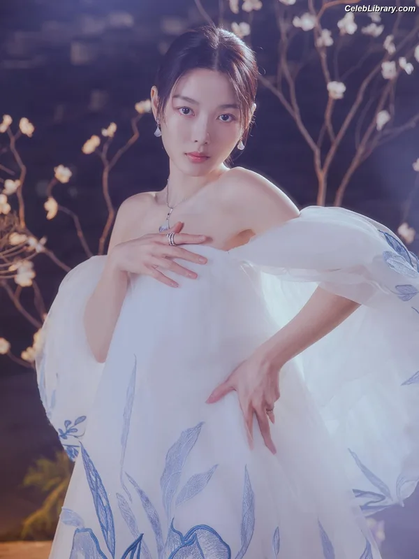 Kim Yoo Jung photo 21 of 139