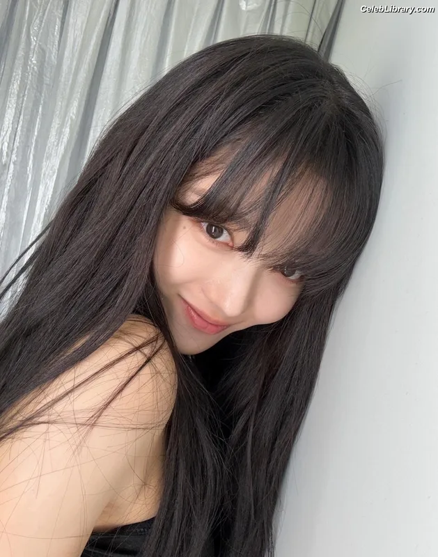 Kim Yoo Jung photo 2 of 139