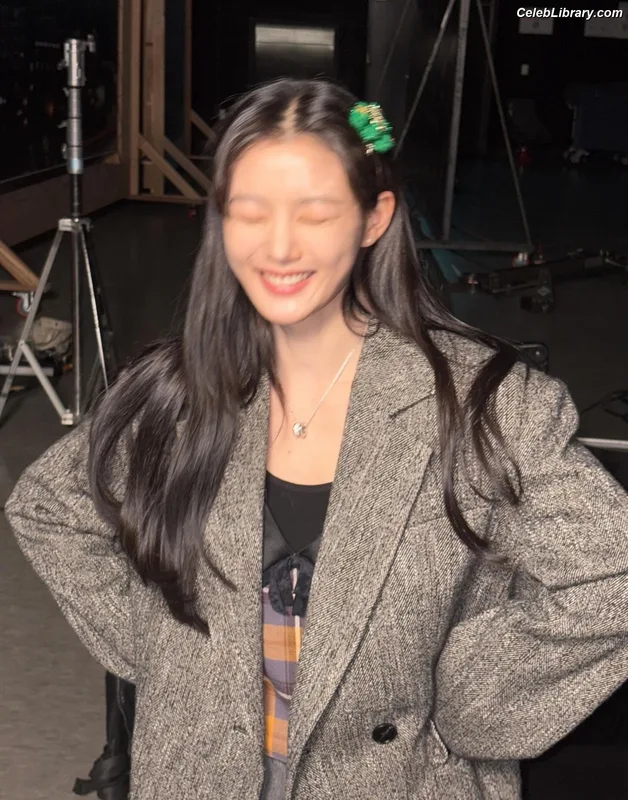 Kim Yoo Jung photo 7 of 139