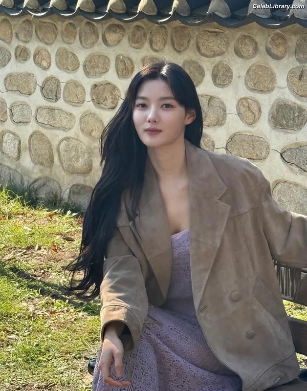 Kim Yoo Jung photo 8 of 139