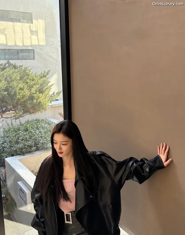 Kim Yoo Jung photo 16 of 139