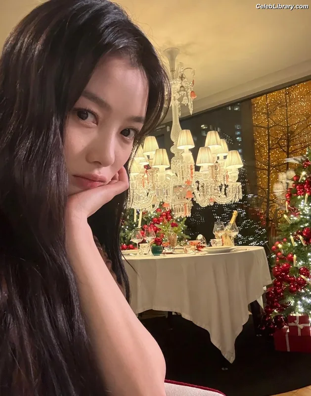 Kim Yoo Jung photo 19 of 139