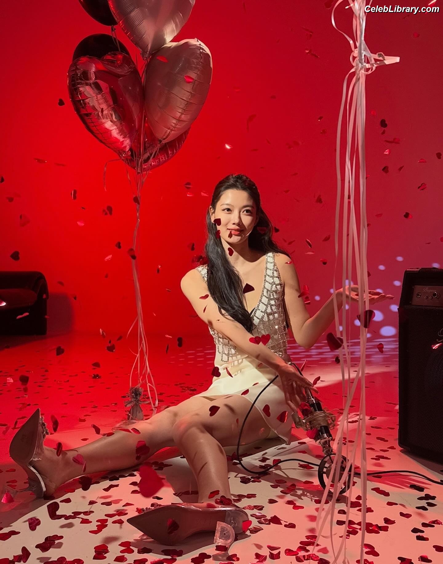 Kim Yoo Jung photo 4 of 139