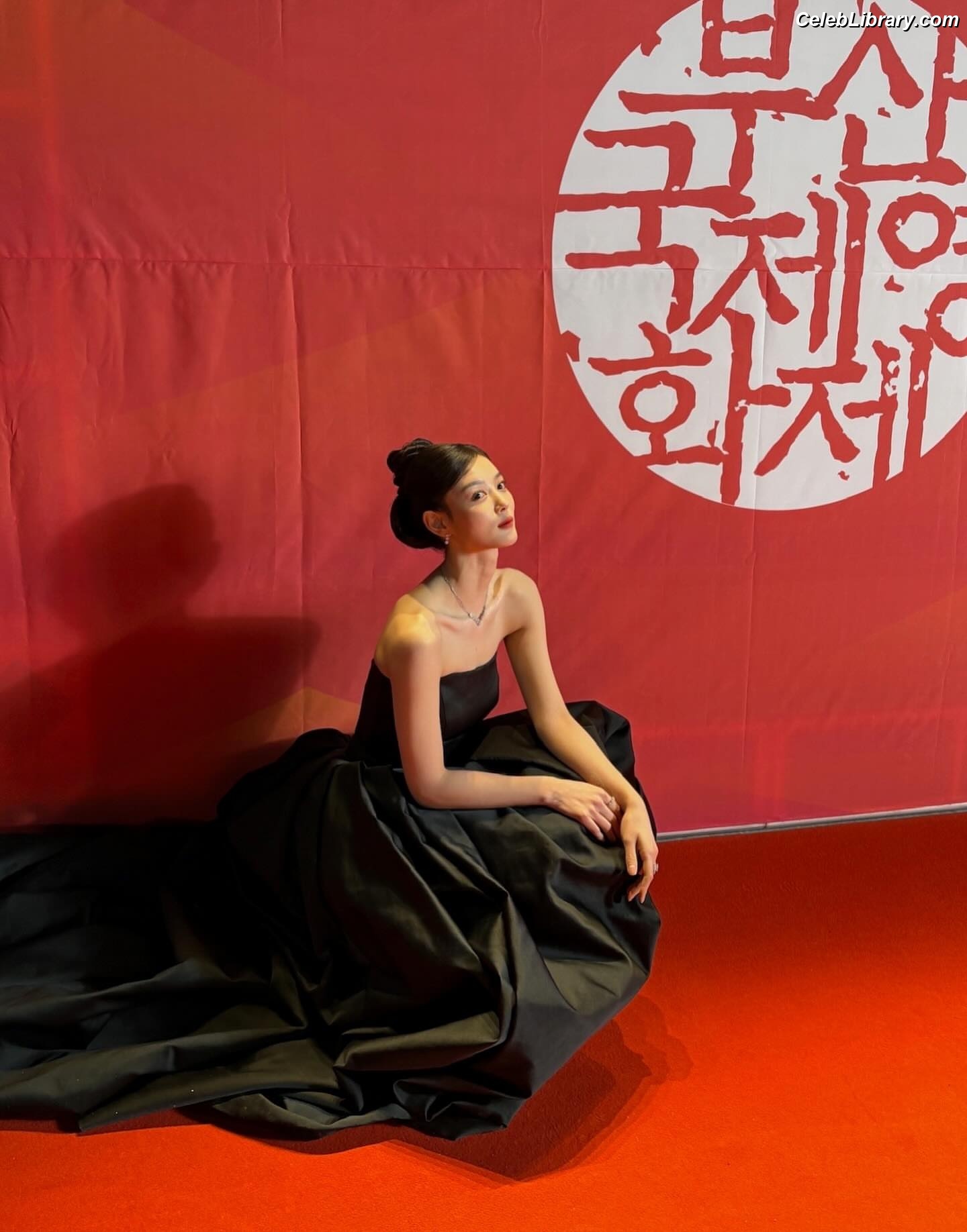 Kim Yoo Jung photo 10 of 139