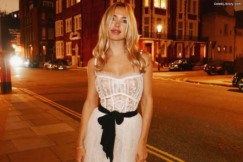 Kimberley Garner photo 1 of 384