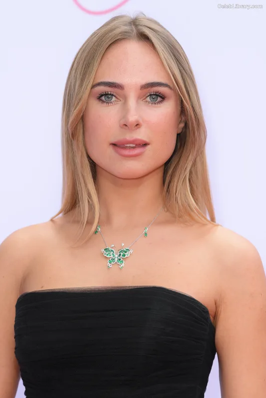 Kimberley Garner photo 24 of 384