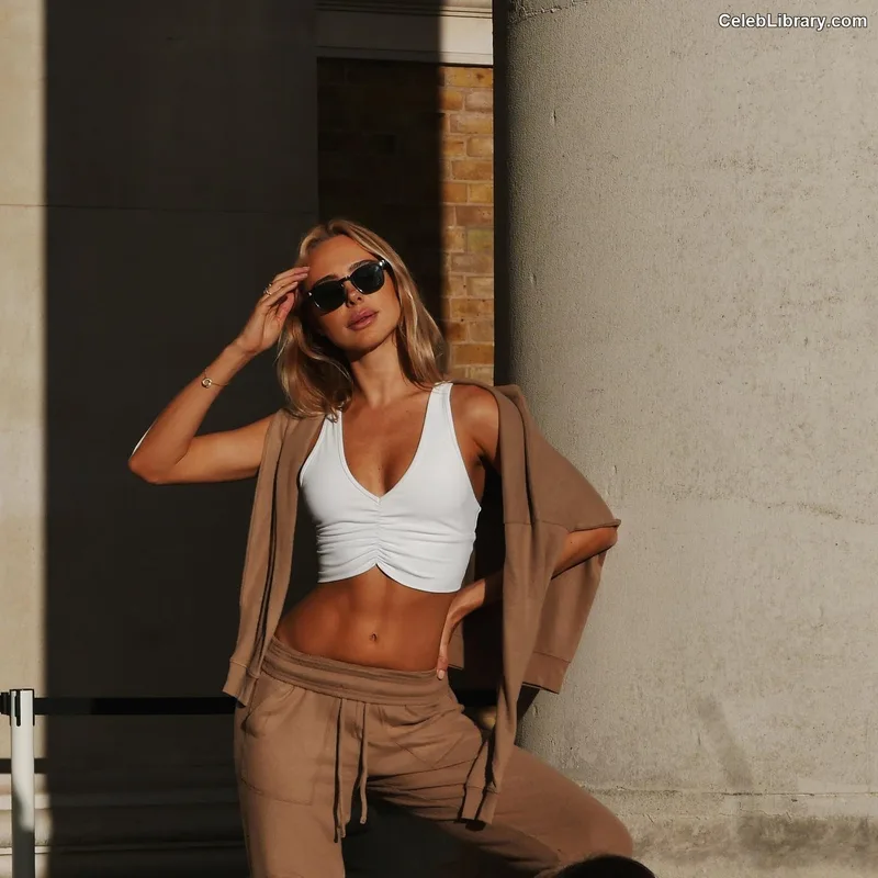 Kimberley Garner photo 22 of 384