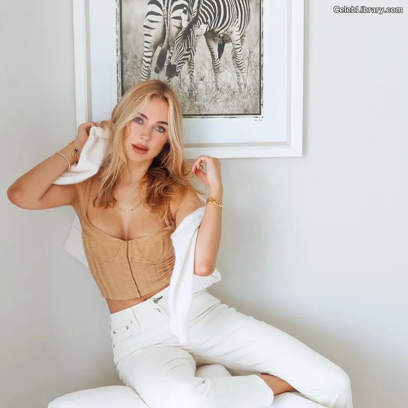 Kimberley Garner photo 11 of 384