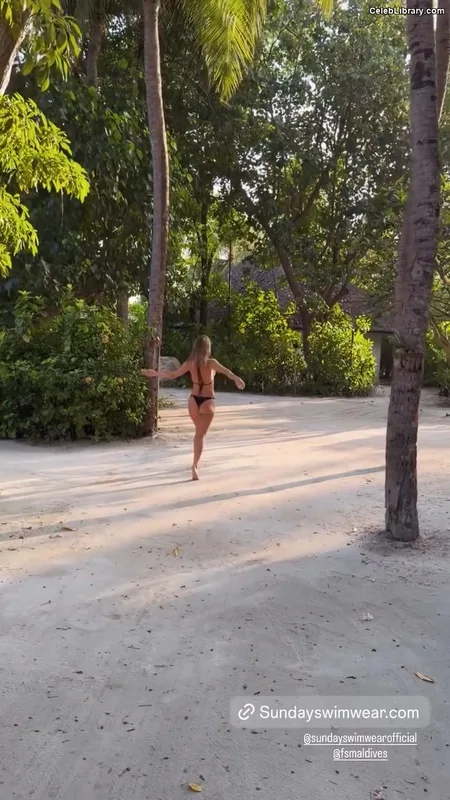 Kimberley Garner photo 17 of 384