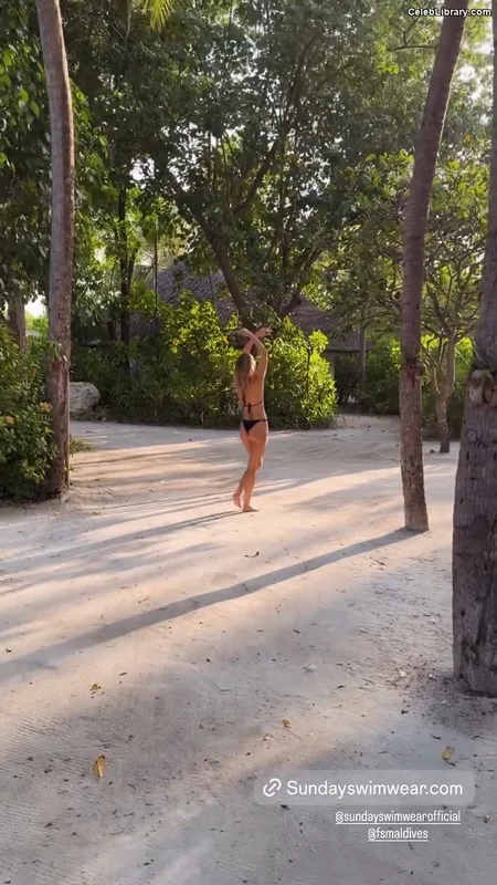 Kimberley Garner photo 21 of 384